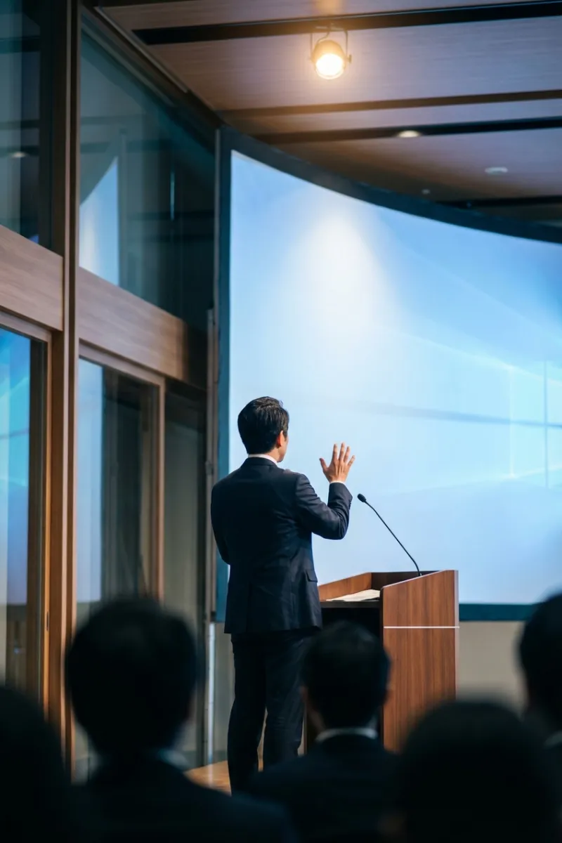 セミナー会場での講演